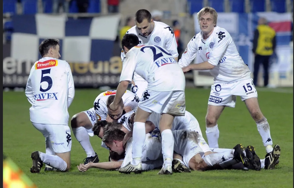 Prozkoumejte soupisku FC Pardubice, analýzu silných a slabých